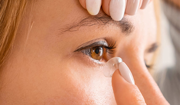 Come_indossare_le_lenti_a_contatto